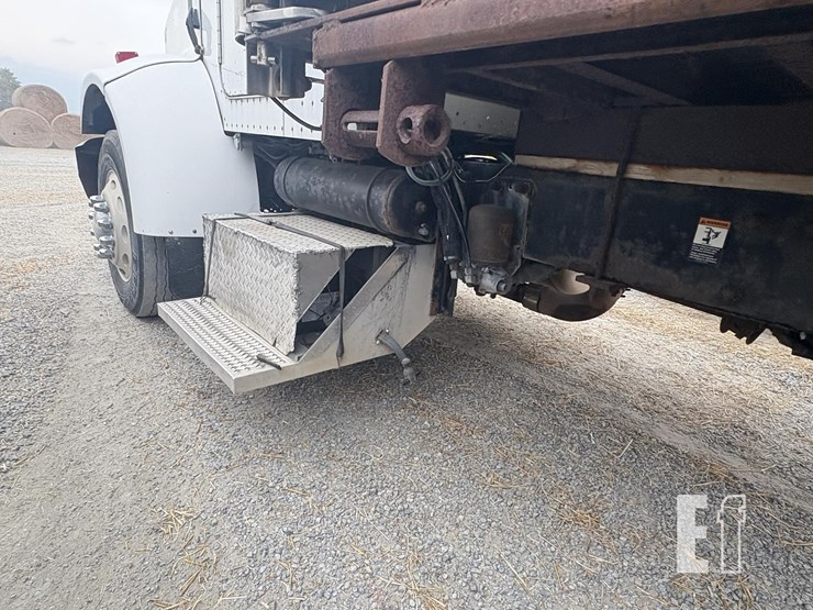 1999-peterbilt-330-image-16