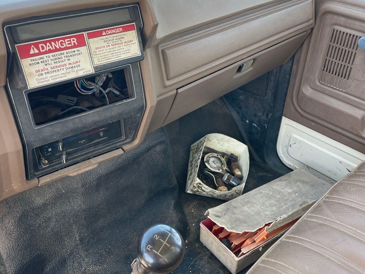 1993-ford-f700-image-45