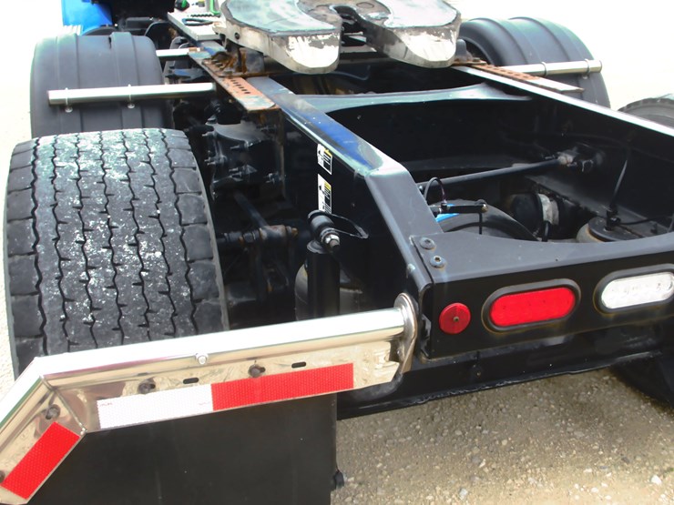 2023-peterbilt-579-image-21