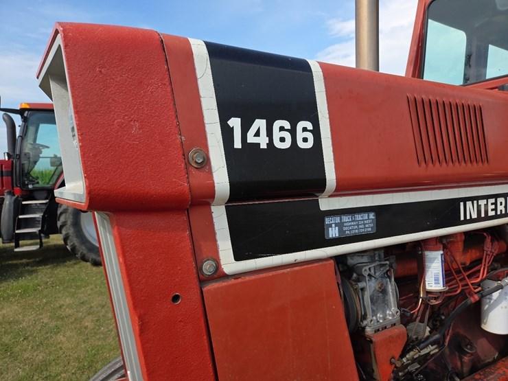 1976-ih-1466-tractor-image-2