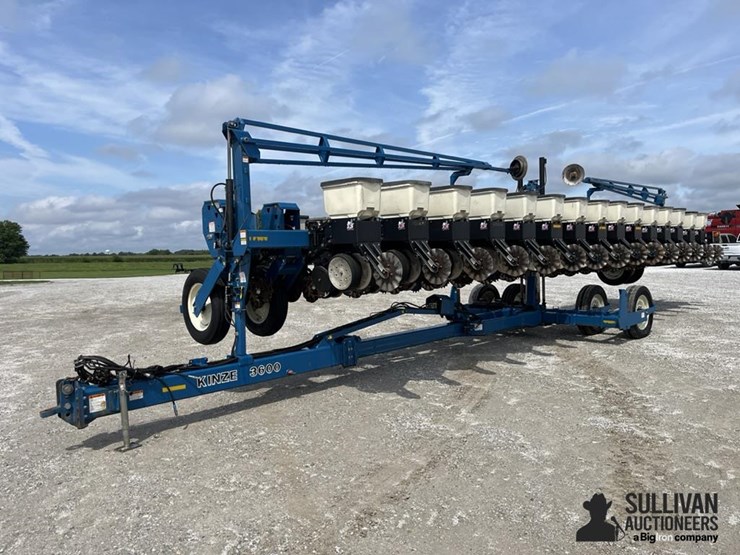 2009-kinze-3600-image-1