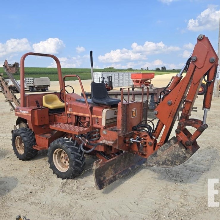1985 DITCH WITCH 3210