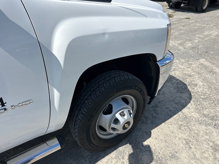 2013-chevrolet-3500-image-10