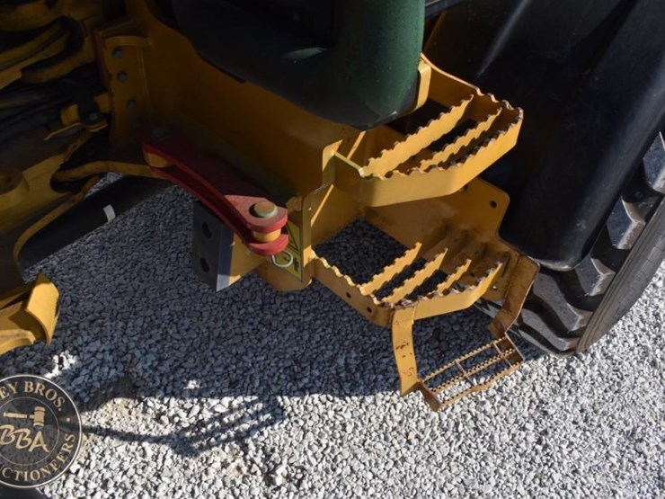 2011-caterpillar-908h-image-32