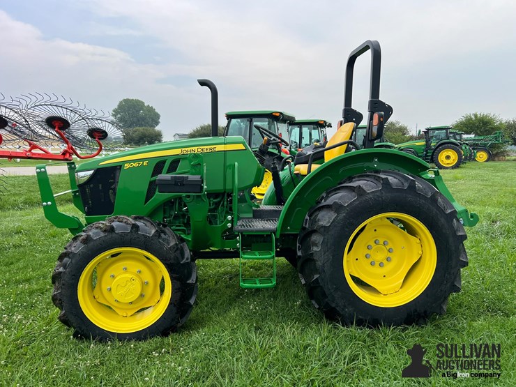 2023-john-deere-5067e-image-8