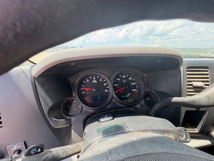 2010-chevrolet-silverado-image-37
