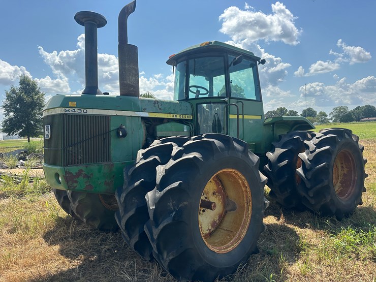 1976-john-deere-8430-image-1