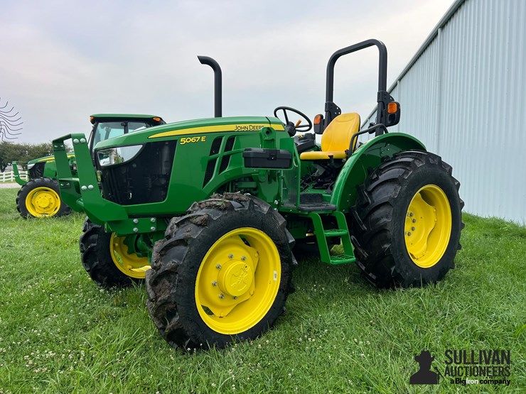 2023-john-deere-5067e-image-1