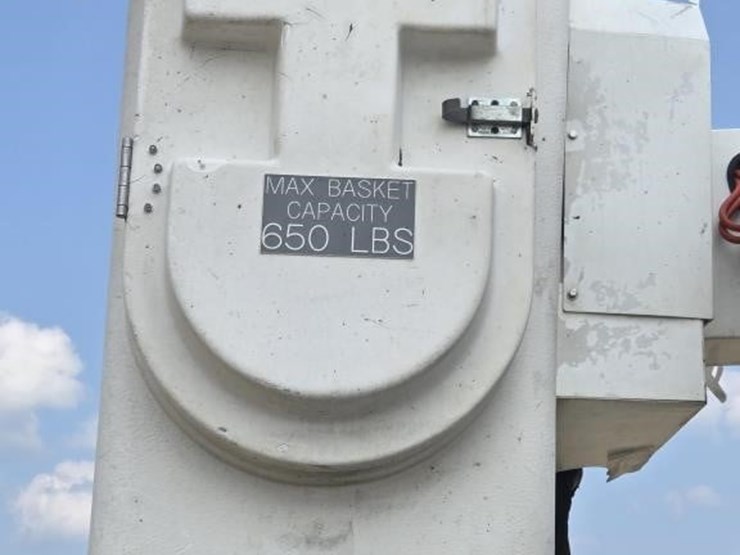 1999-freightliner-fl70-image-13