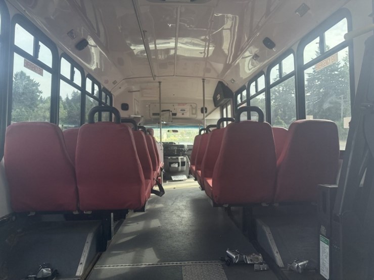 2010-ford-e450-image-13