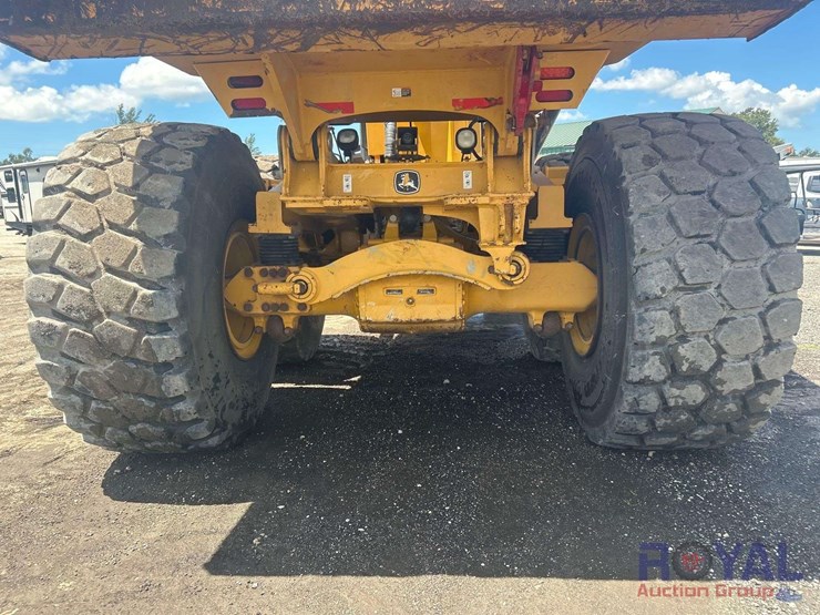 2015-deere-410e-image-11