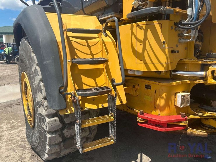 2015-deere-410e-image-21