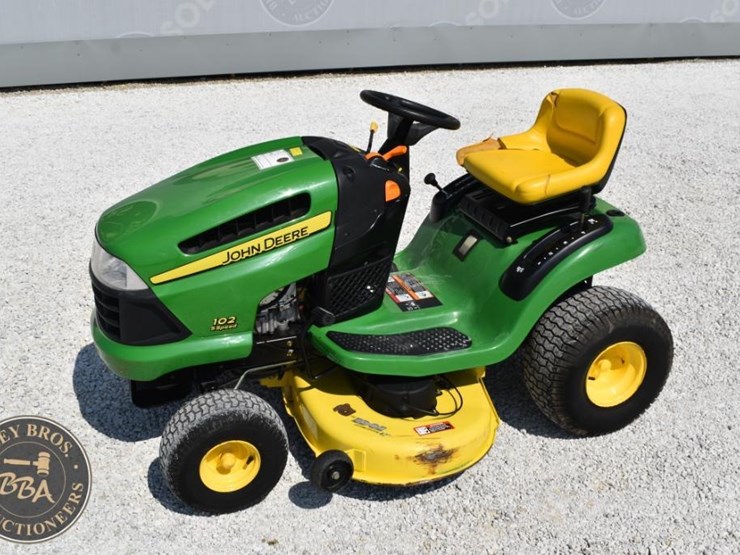 john-deere-102-image-2