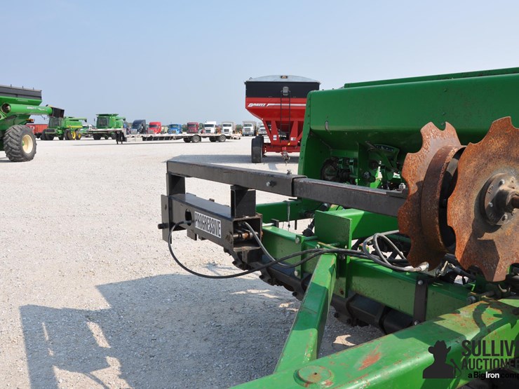john-deere-750-image-12