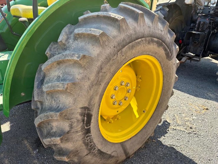 2015-john-deere-5055e-image-10