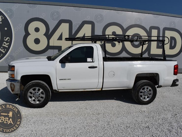 2015-chevrolet-silverado-2500hd-image-5
