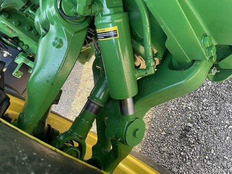 2011-john-deere-8310r-image-14