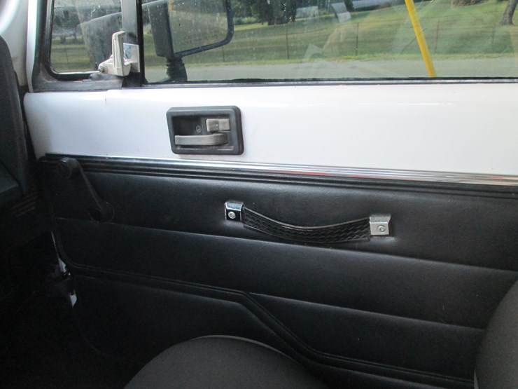 1994-jeep-renegade-image-27