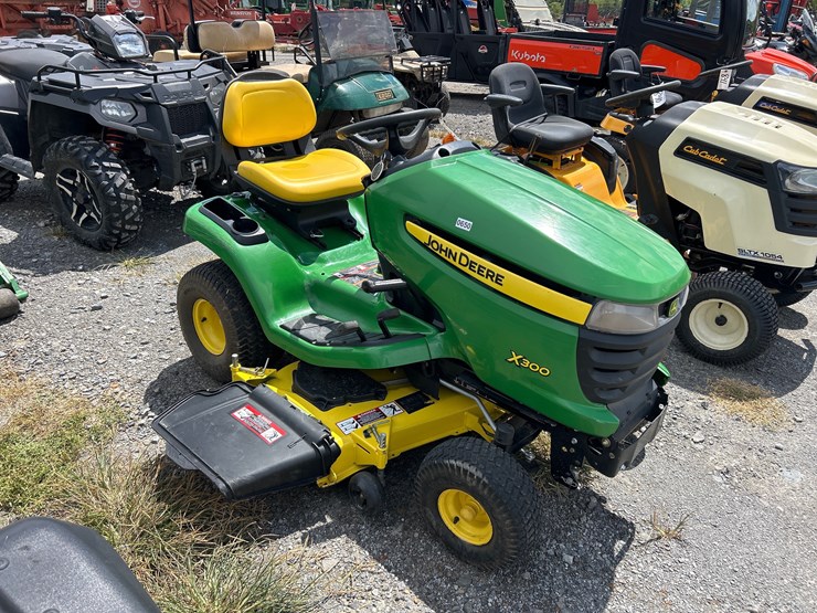 john-deere-x300-image-1