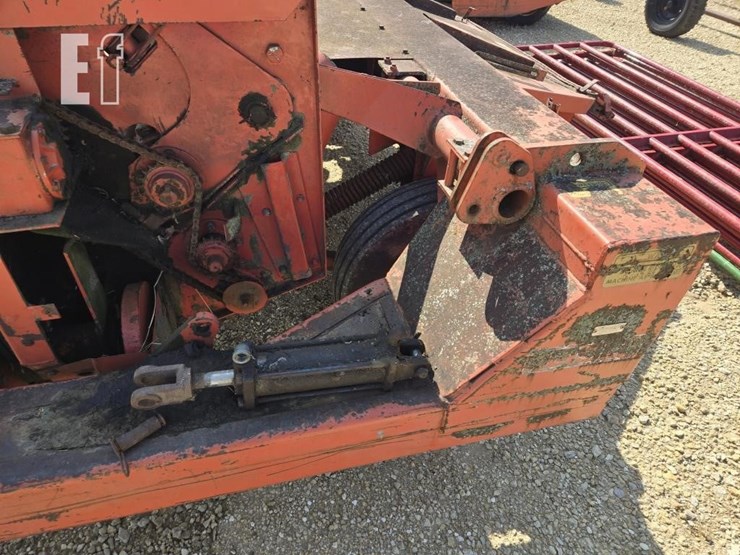 hesston-1090-image-7