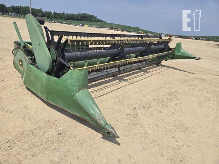 john-deere-220-image-11