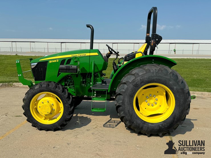 2022-john-deere-5065e-image-8
