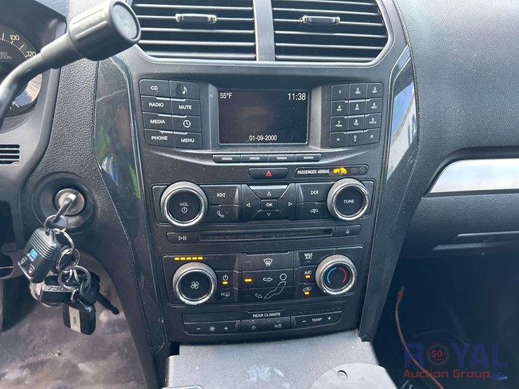 2017-ford-explorer-image-15