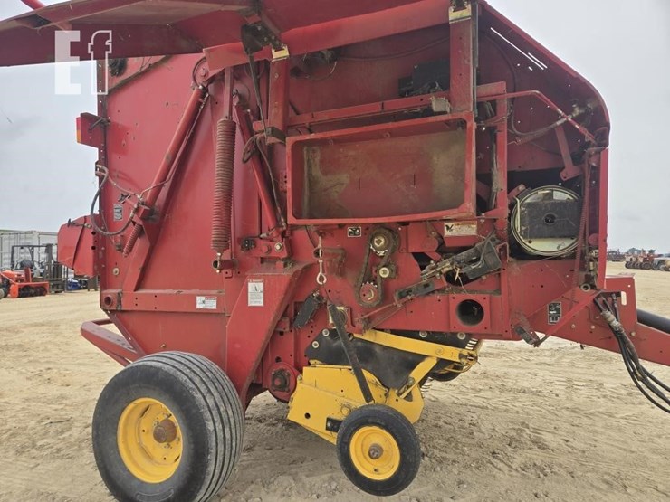 new-holland-br7090-image-11