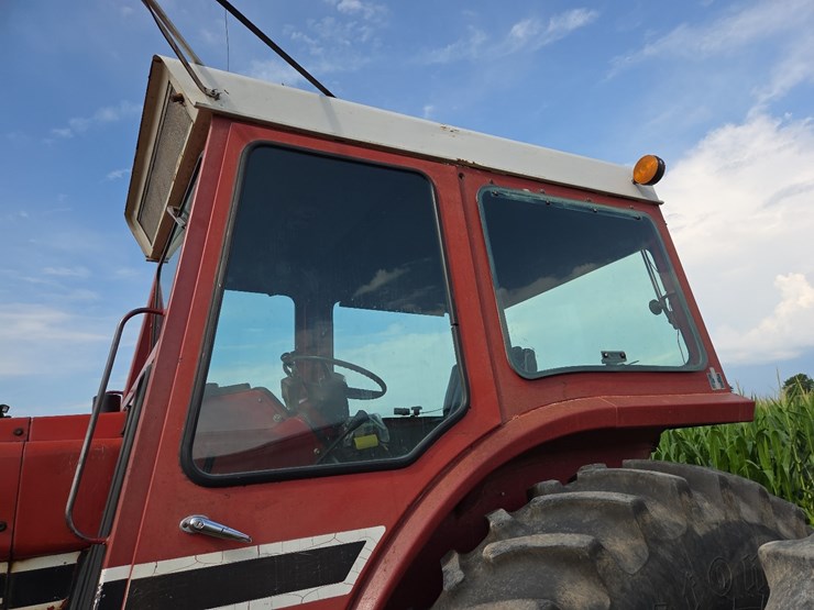 1976-ih-1466-tractor-image-18