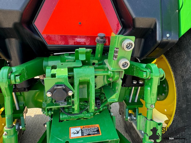 2022-john-deere-5065e-image-13