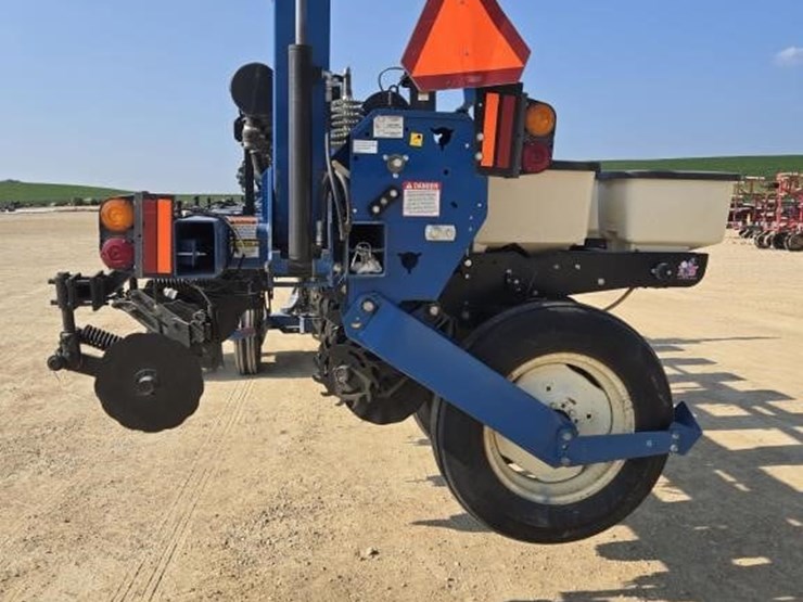 2009-kinze-3600-image-12
