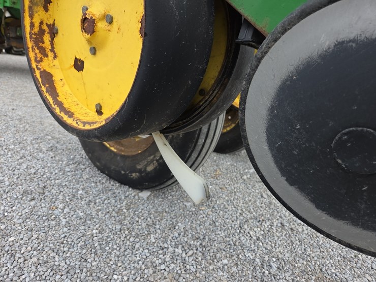 john-deere-7200-image-16