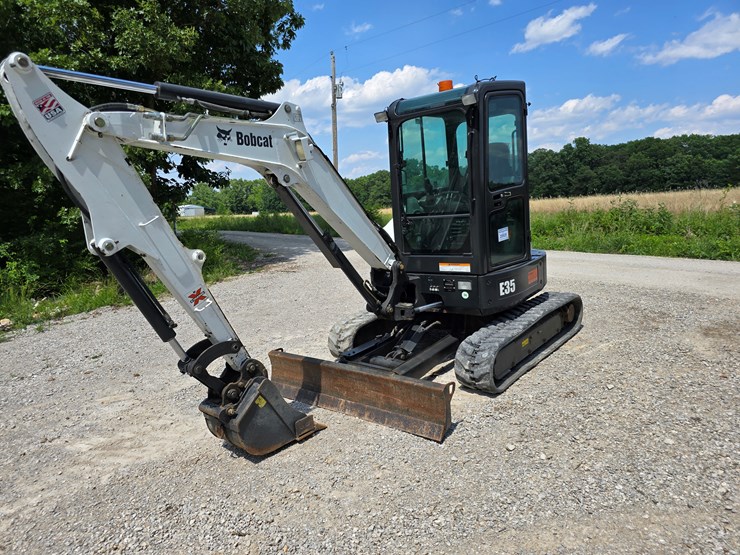 2012-bobcat-e35-image-3