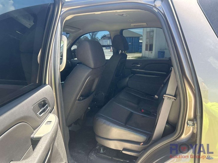 2014-chevrolet-tahoe-image-18