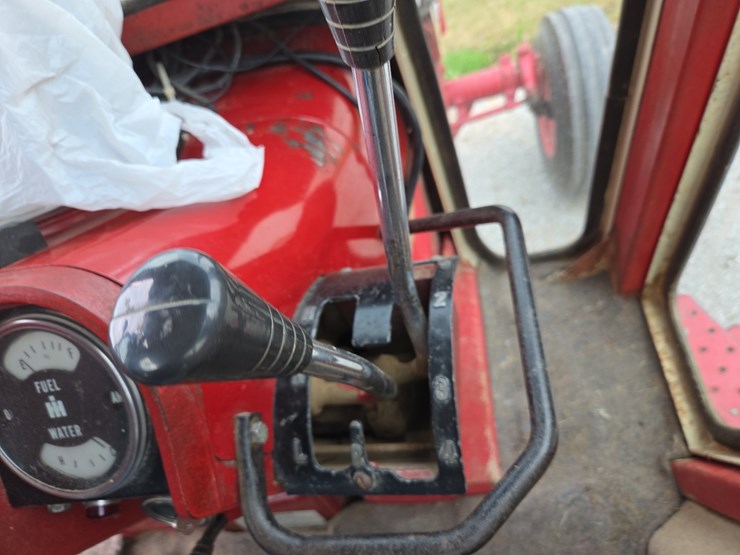 1970-ih-1456-tractor-image-54
