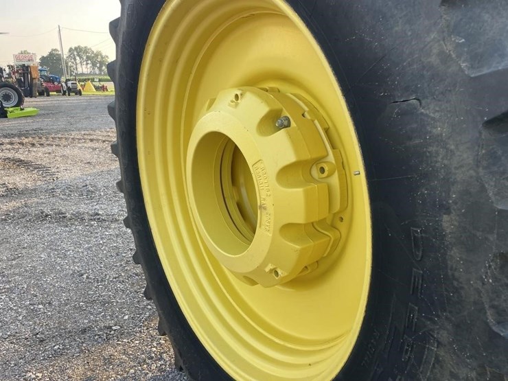 2011-john-deere-8310r-image-16
