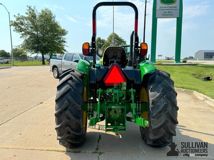 2022-john-deere-5065e-image-6