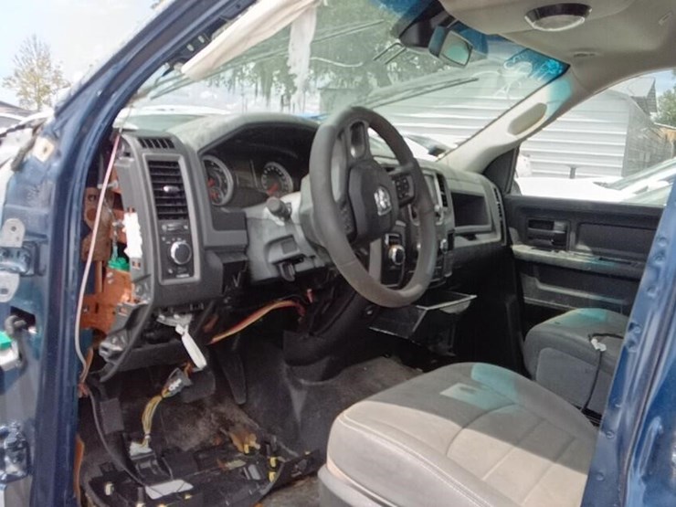 2019-ram-1500-classic-image-3