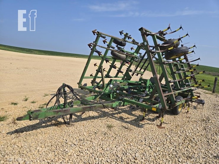 john-deere-33-image-10