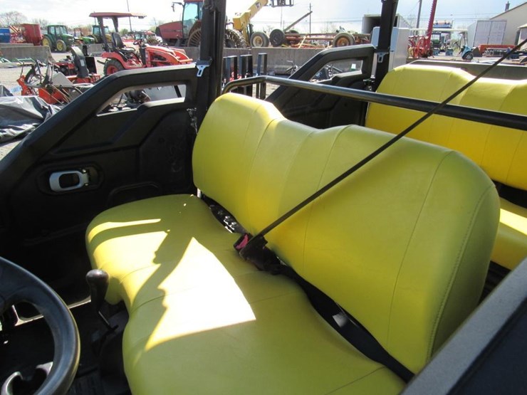 2022-john-deere-gator-image-10