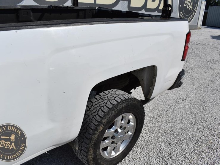 2015-chevrolet-silverado-2500hd-image-30
