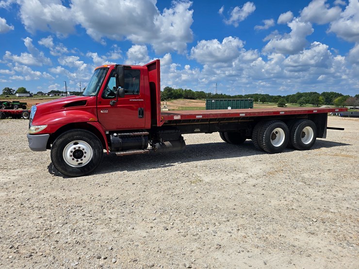 2003-international-durastar-4400-image-8