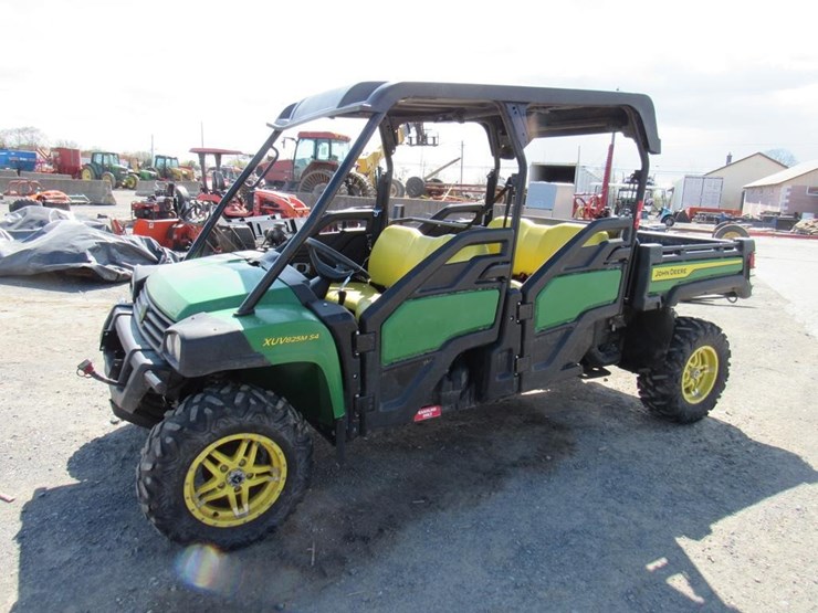 2022-john-deere-gator-image-1