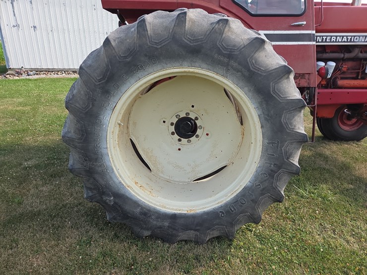 1976-ih-1466-tractor-image-39