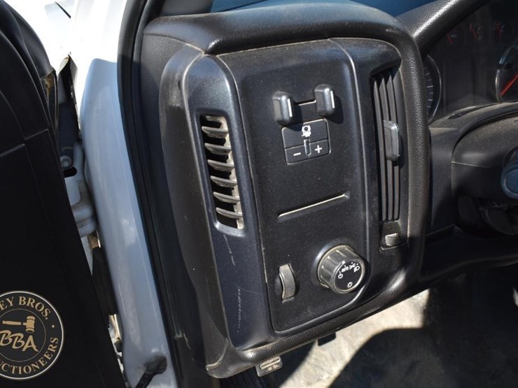 2015-chevrolet-silverado-2500hd-image-48