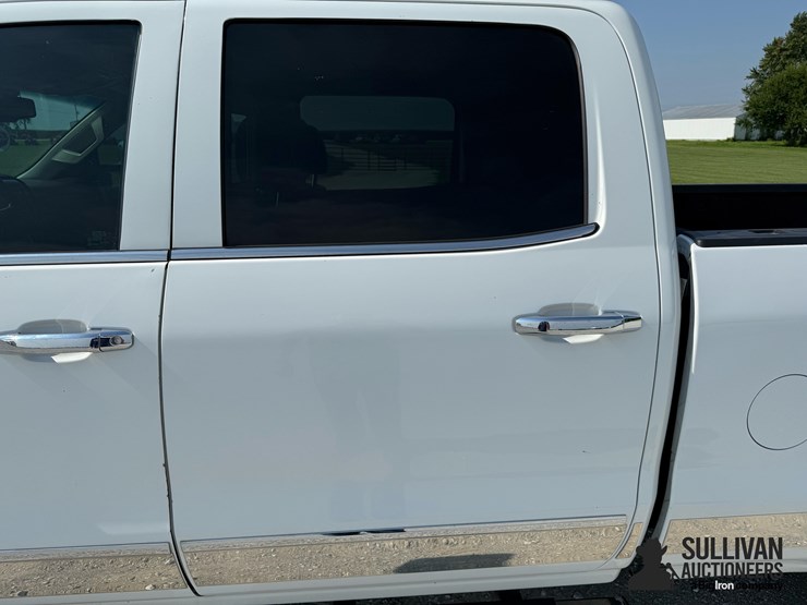 2017-chevrolet-3500hd-image-19