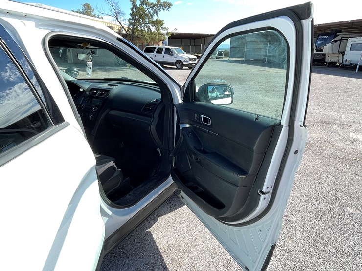 2018-ford-explorer-image-72