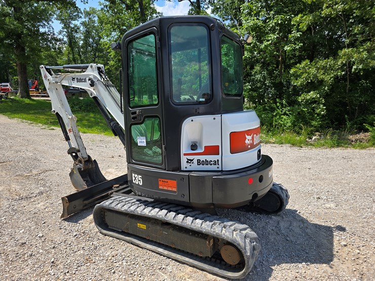2012-bobcat-e35-image-13