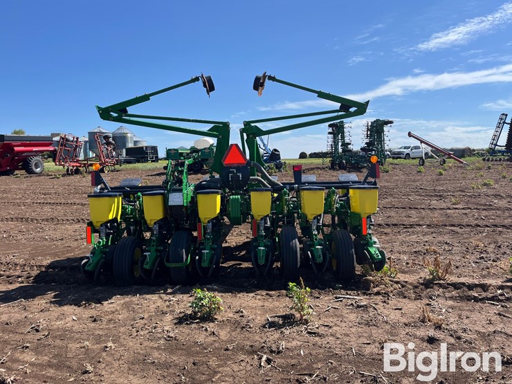 john-deere-1765-image-6