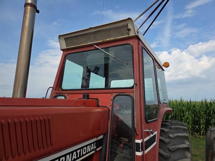 1976-ih-1466-tractor-image-13